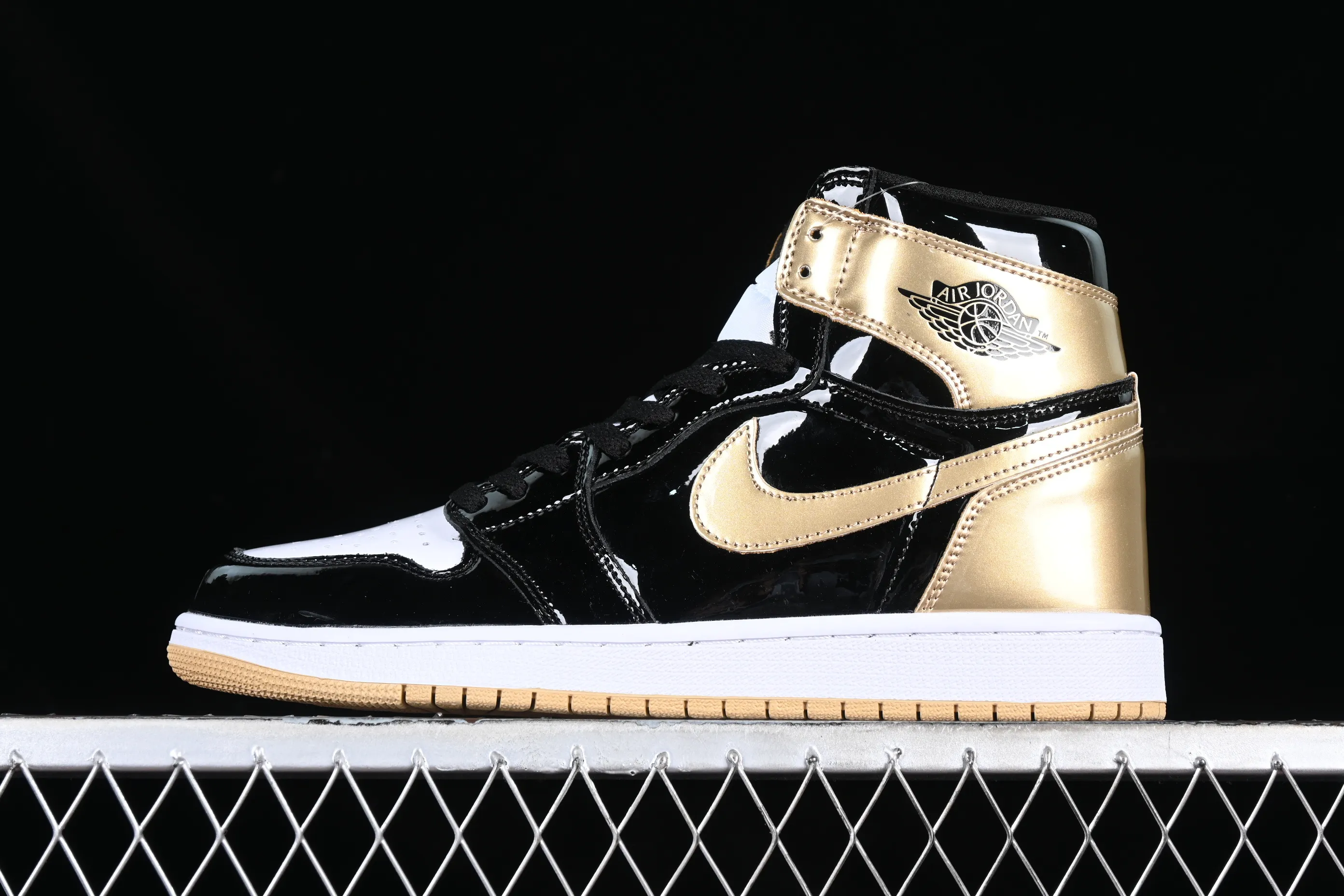 All categories Air Jordan Jordan series basketball shoes Air Jordan 1 High Air Jordan 1 Retro High "ComplexCon" AJ1 Joe 1 Black Gold Mandarin Duck 861428-001
